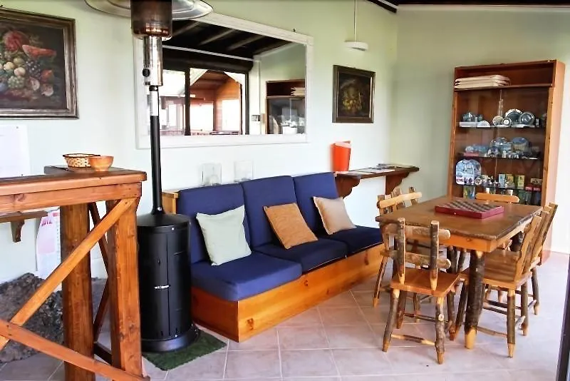 Bed and Breakfast Etna Hut Nicolosi 3*,