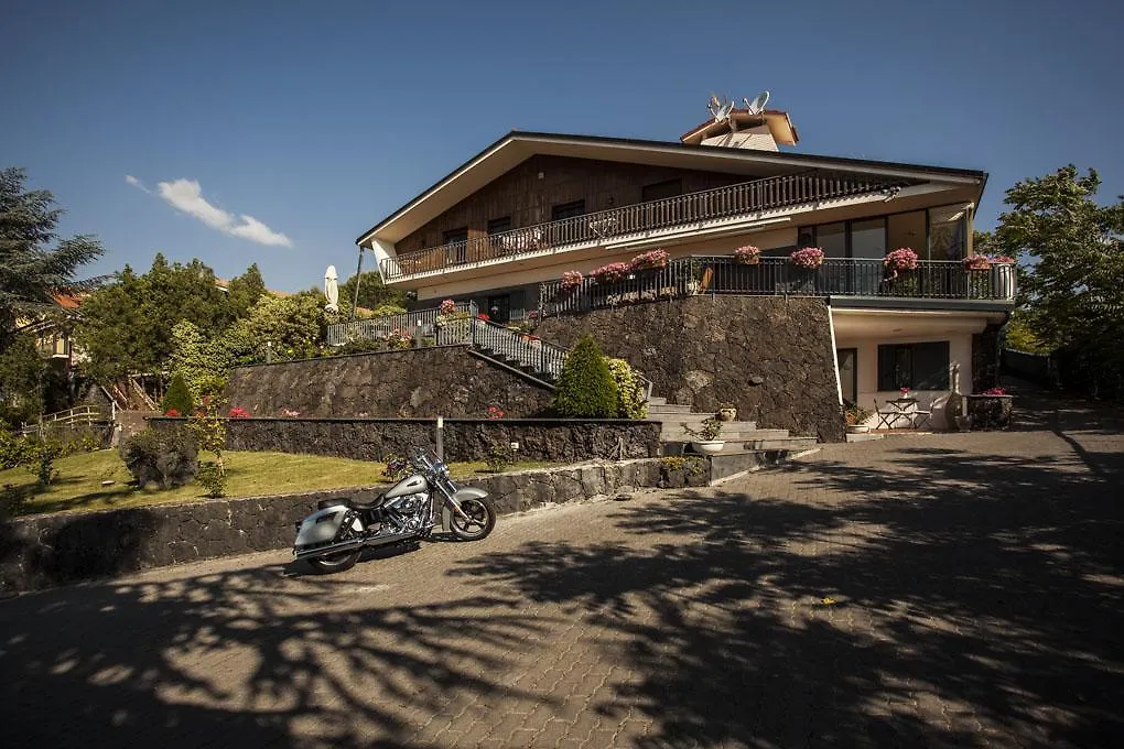 Nocleg ze śniadaniem Bed and Breakfast Etna Hut Nicolosi