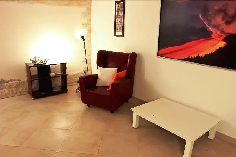 *** Bed & Breakfast Etna Hut Bed and Breakfast Nicolosi Italië