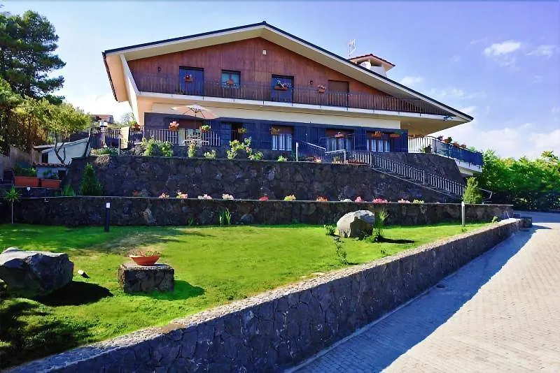 Bed and Breakfast Etna Hut à Nicolosi Couette-café