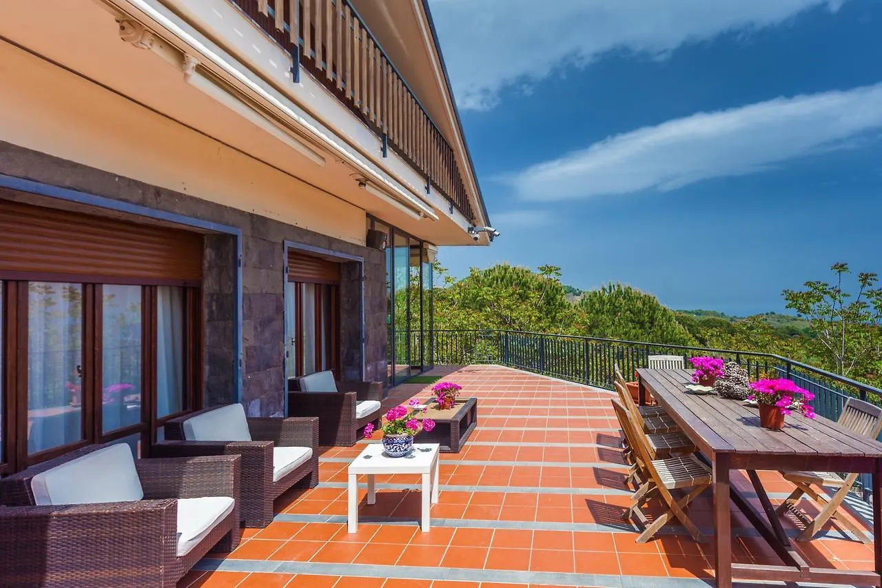 Etna Hut Bed and Breakfast Nicolosi Bed & Breakfast