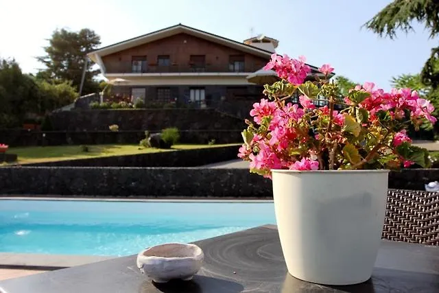 Etna Hut Bed and Breakfast Nicolosi Bed & Breakfast