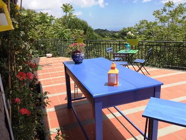 Etna Hut Bed and Breakfast Nicolosi Bed & Breakfast
